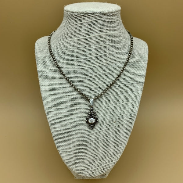 Halskette „Theresa“ mit tropfenförmigem Anhänger und ovalem Swarovski®-Kristall