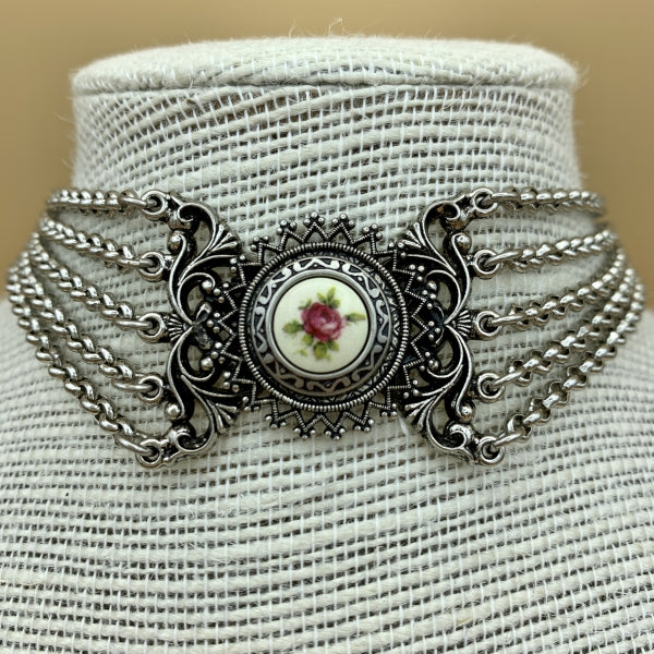 Fünfreihige Kropfkette „Hermine“ mit filigranem Mittelteil und Blumeneinlagen