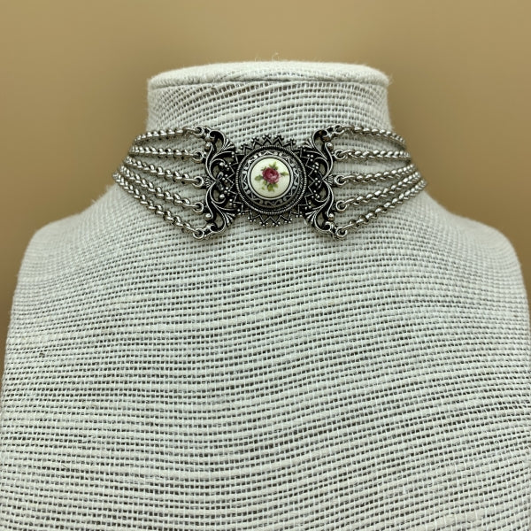 Fünfreihige Kropfkette „Hermine“ mit filigranem Mittelteil und Blumeneinlagen