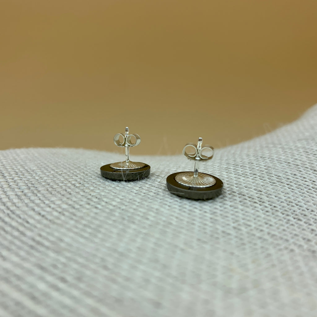 Ohrstecker „Fabienne“ mit Blumeneinlage in Metallfassung