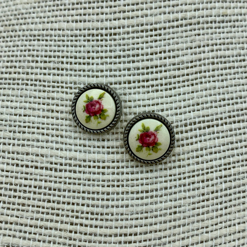 Ohrstecker „Fabienne“ mit Blumeneinlage in Metallfassung
