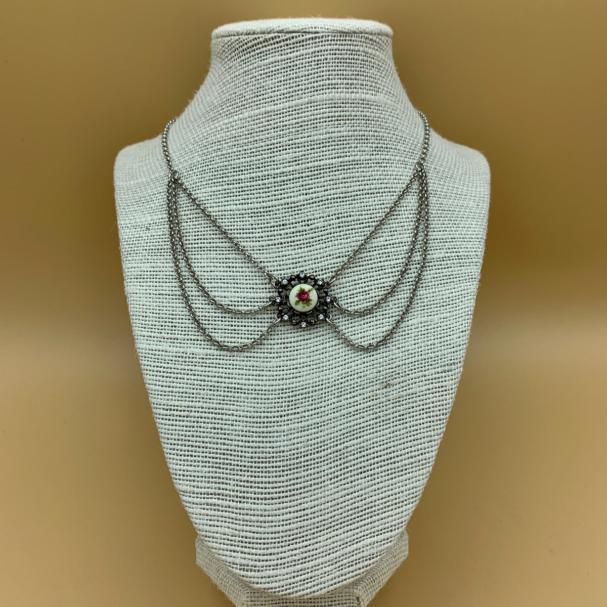 Dreireihiges Collier „Tanja“ mit Blumeneinlage und Swarovski®-Kristallen