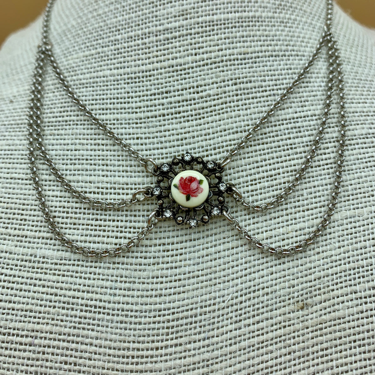 Dreireihiges Collier „Tanja“ mit Blumeneinlage und Swarovski®-Kristallen