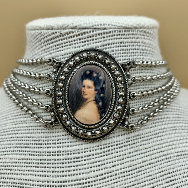 Kropfkette „Kaiserin Sissi“ mit fünf Kettensträngen und Bild von Kaiserin Elisabeth