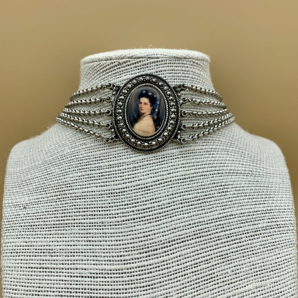 Kropfkette „Kaiserin Sissi“ mit fünf Kettensträngen und Bild von Kaiserin Elisabeth