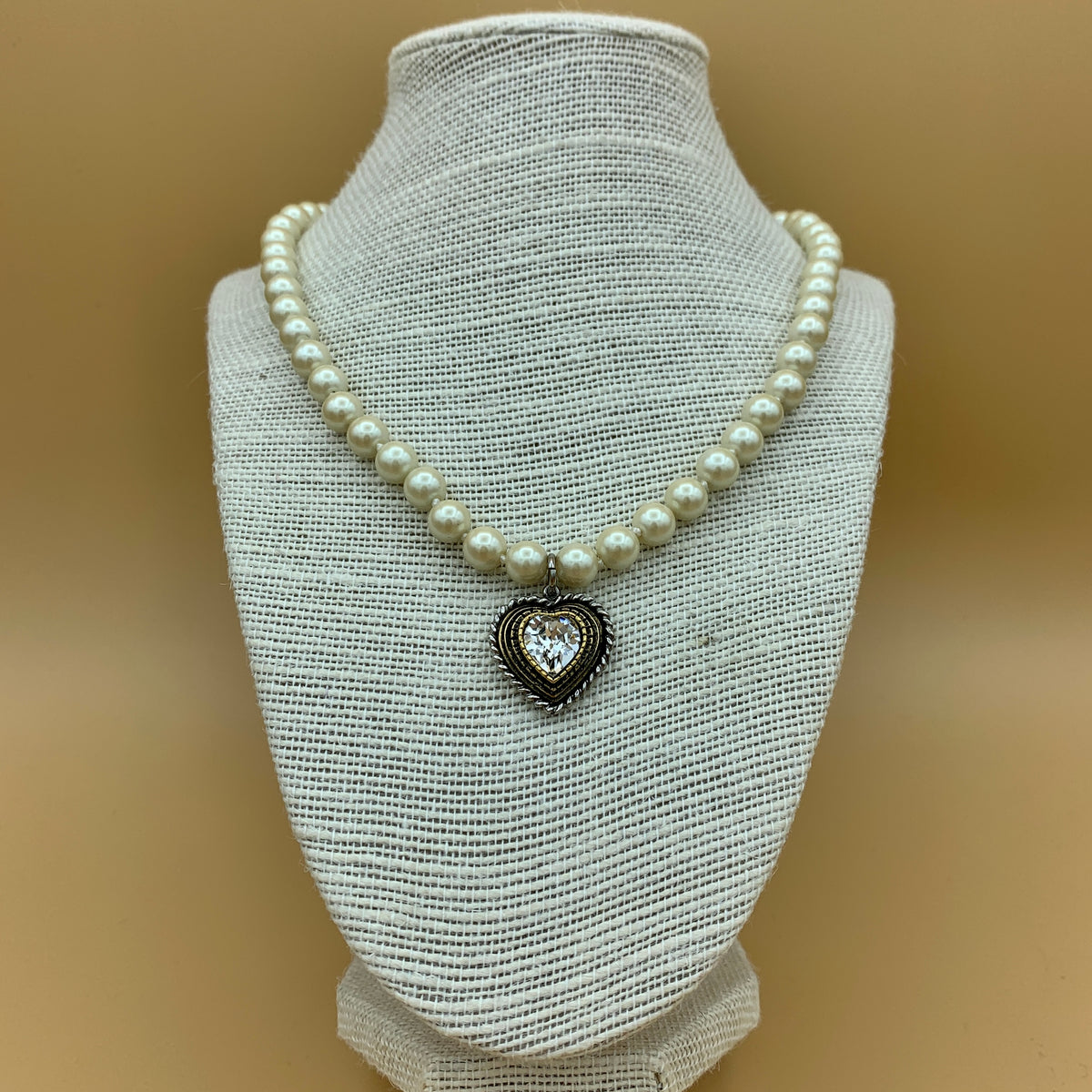 Perlenkette „Sophie“ mit Herzanhänger und Swarovski®-Kristall
