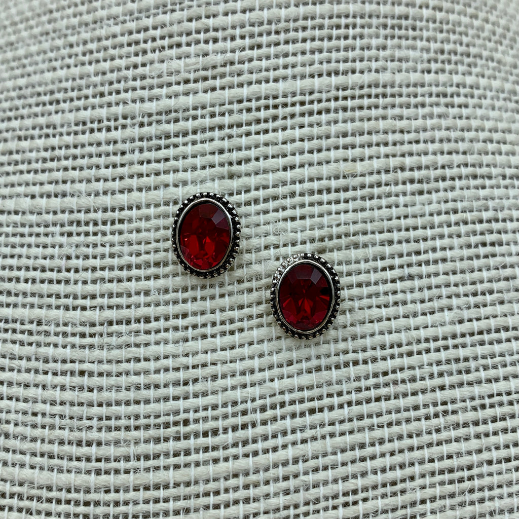 Ohrstecker „Anne“ mit ovalem Swarovski®-Kristall und altsilbernem Rand
