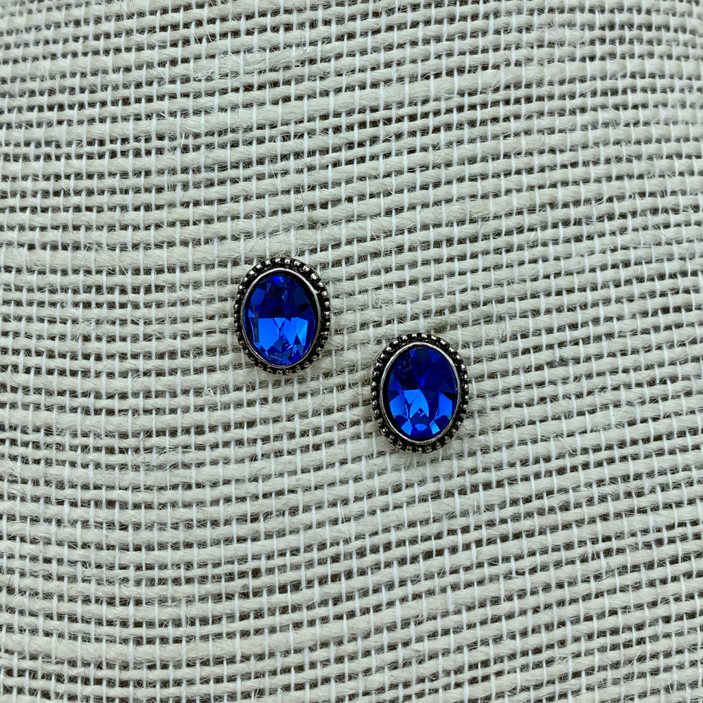 Ohrstecker „Anne“ mit ovalem Swarovski®-Kristall und altsilbernem Rand