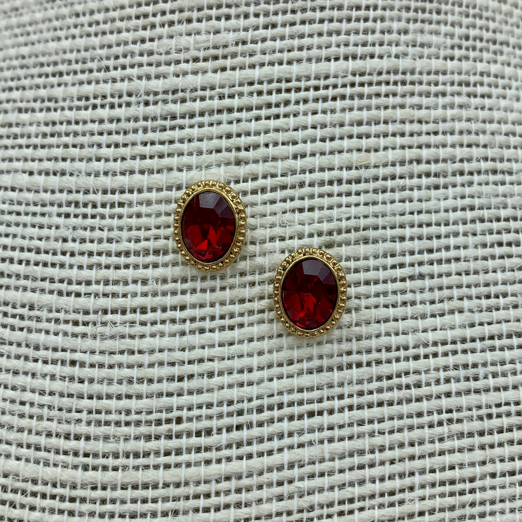 Ovale goldene Ohrstecker „Anne“ mit Swarovski®-Kristall und filigranem Rand