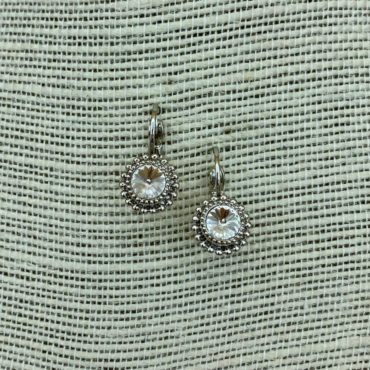 Ohrringe „Maria“ mit rundem, filigran gefasstem Swarovski®-Kristall