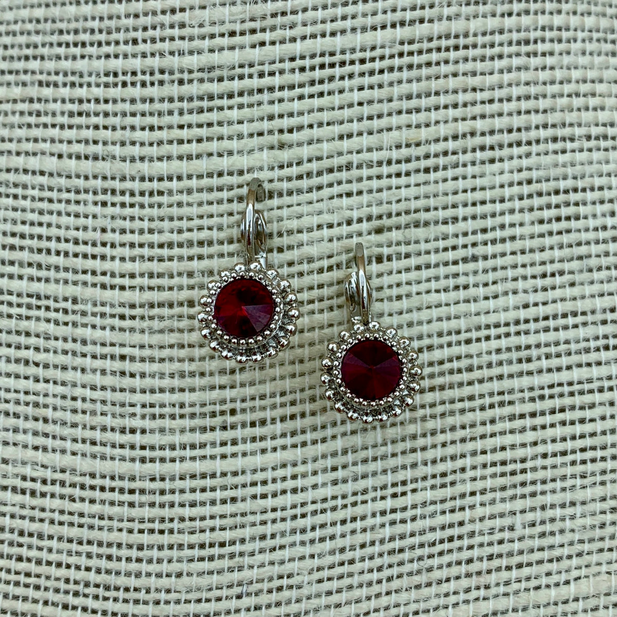 Ohrringe „Maria“ mit rundem, filigran gefasstem Swarovski®-Kristall