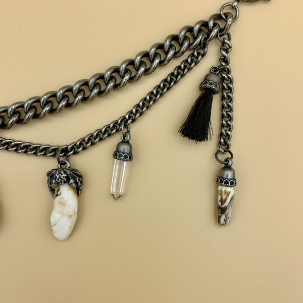 Charivari „Maximilian“, zweireihige Kette mit acht Trophäen wie Sauzahn, Gamsbart und Hornrose