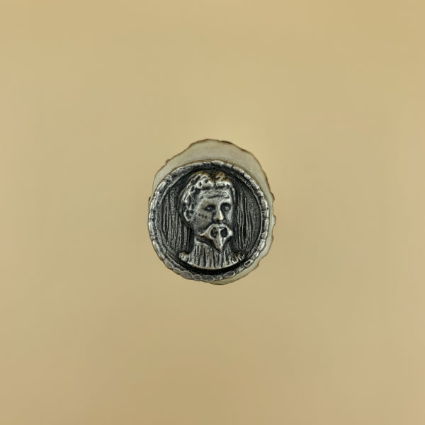 Trachtenmesser „Ludwig“ mit Horngriff und Kappe mit dem Gesicht von König Ludwig II.