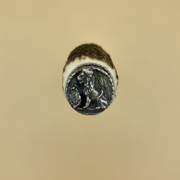 Trachtenmesser „Löwe“ mit Horngriff und Löwe auf der Metallkappe