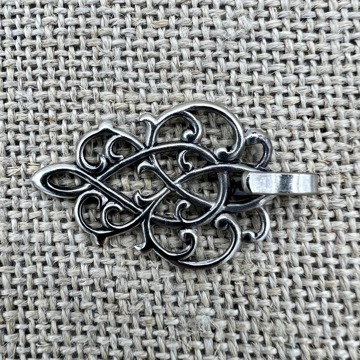 Miederhaken 5 in Altsilber mit filigranem Grundteil