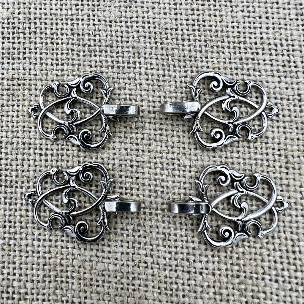 Miederhaken 6 in Altsilber mit floraler Linienführung