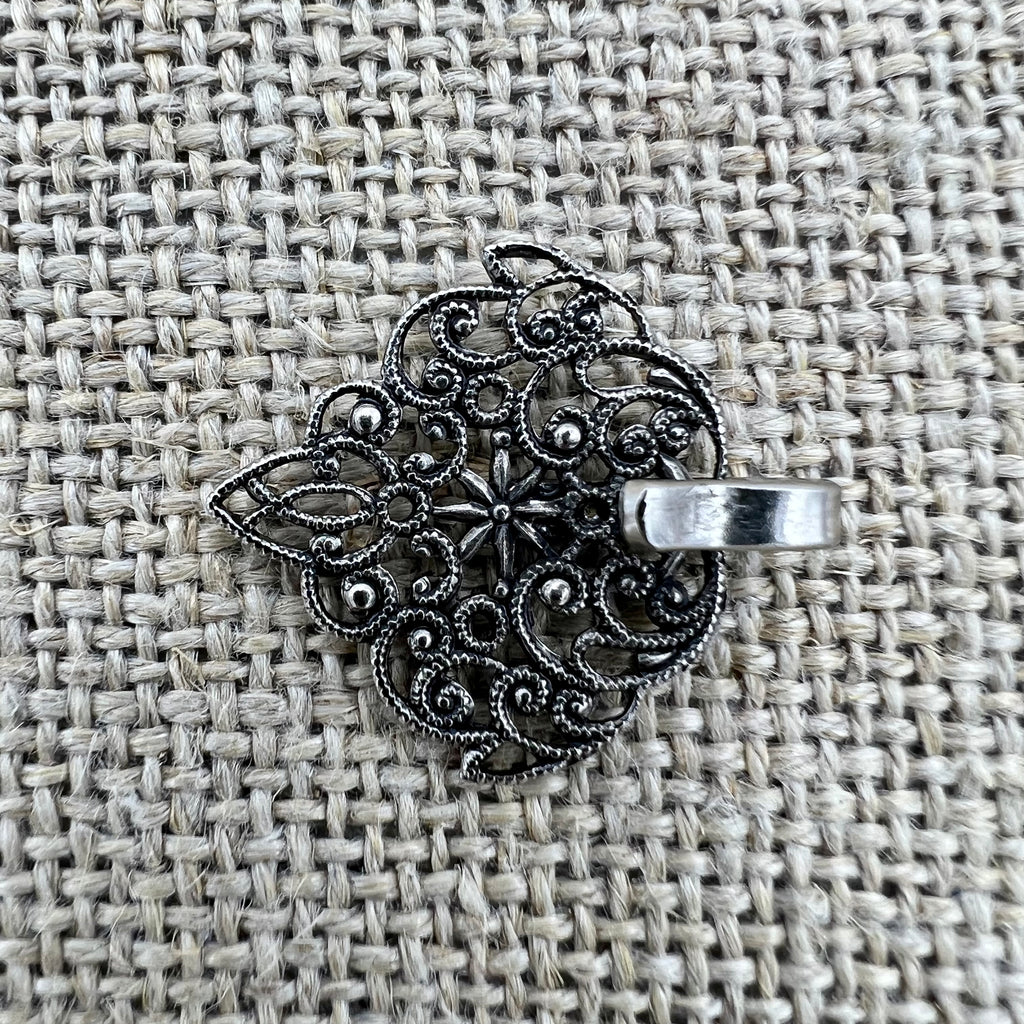 Miederhaken 15 in Altsilber, orientalische Form mit kleinem Stern