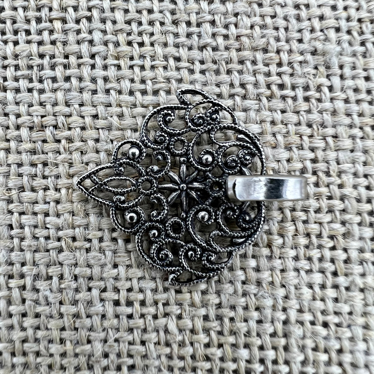 Miederhaken 15 in Altsilber, orientalische Form mit kleinem Stern