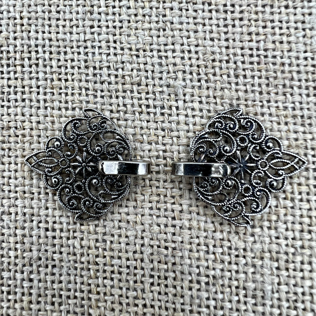 Miederhaken 15 in Altsilber, orientalische Form mit kleinem Stern
