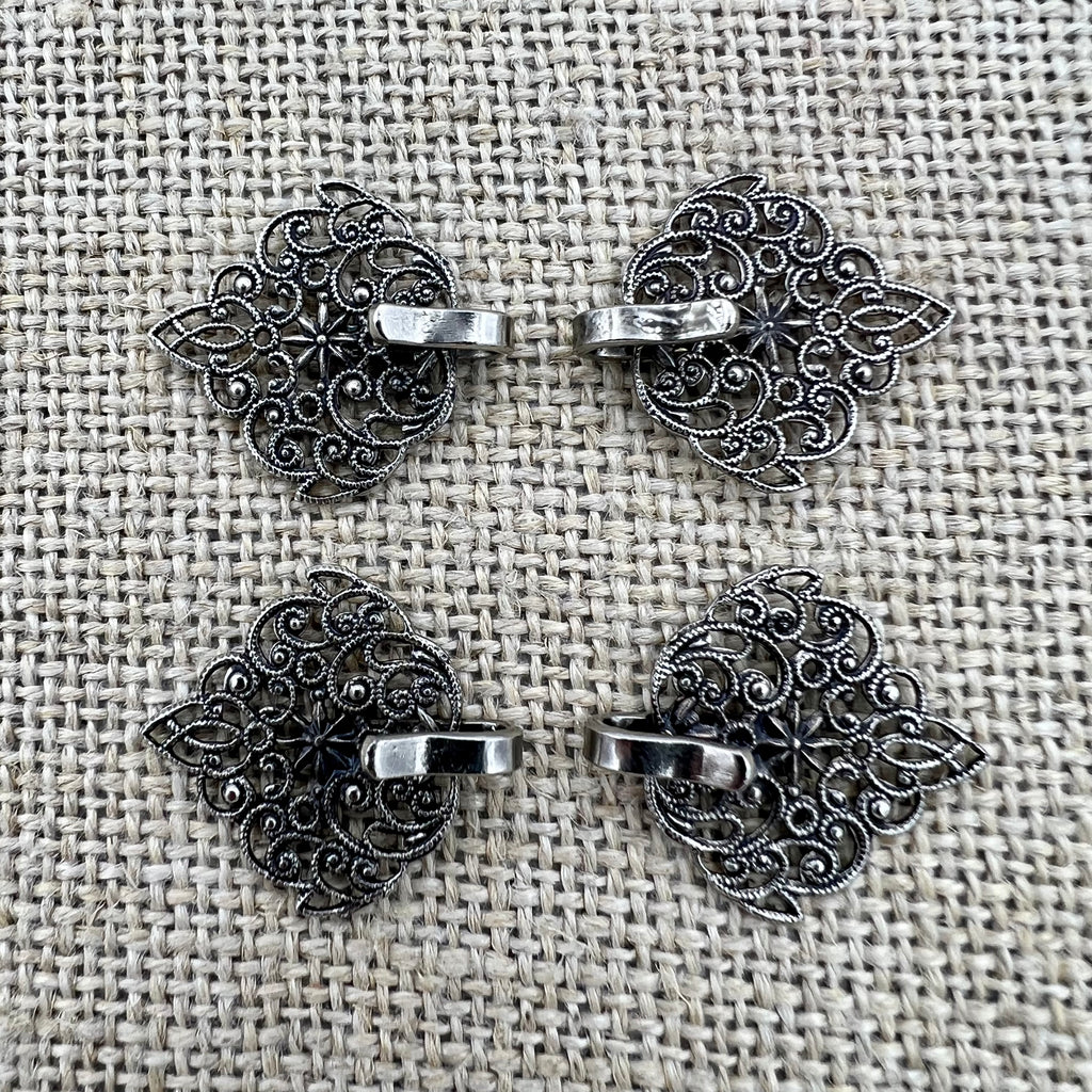 Miederhaken 15 in Altsilber, orientalische Form mit kleinem Stern
