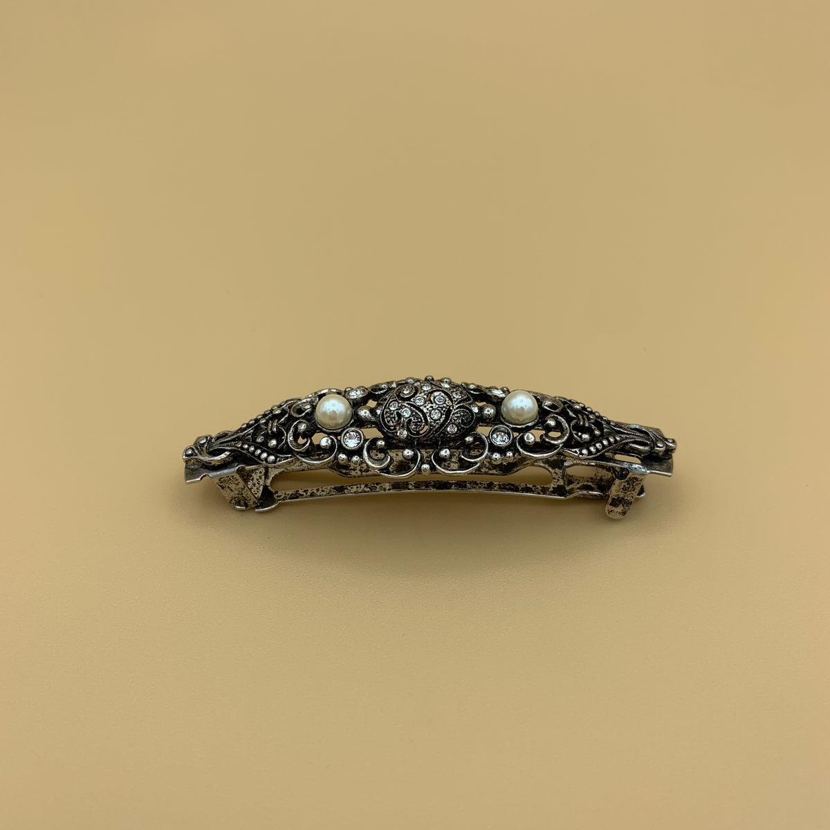 Silberfarbene Haarspange mit Perlen und Swarovski®-Kristallen