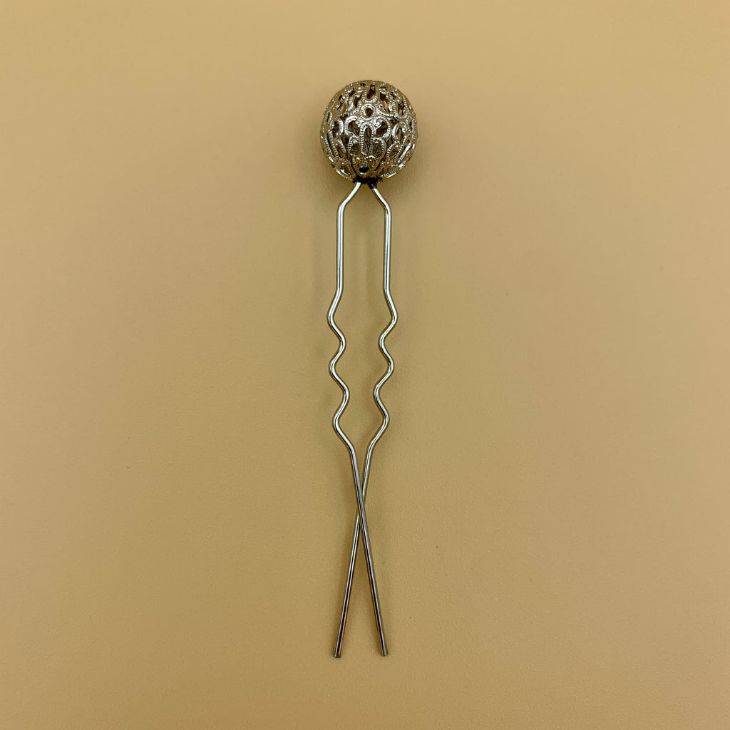 Haarnadel in Altsilber mit filigraner Kugel