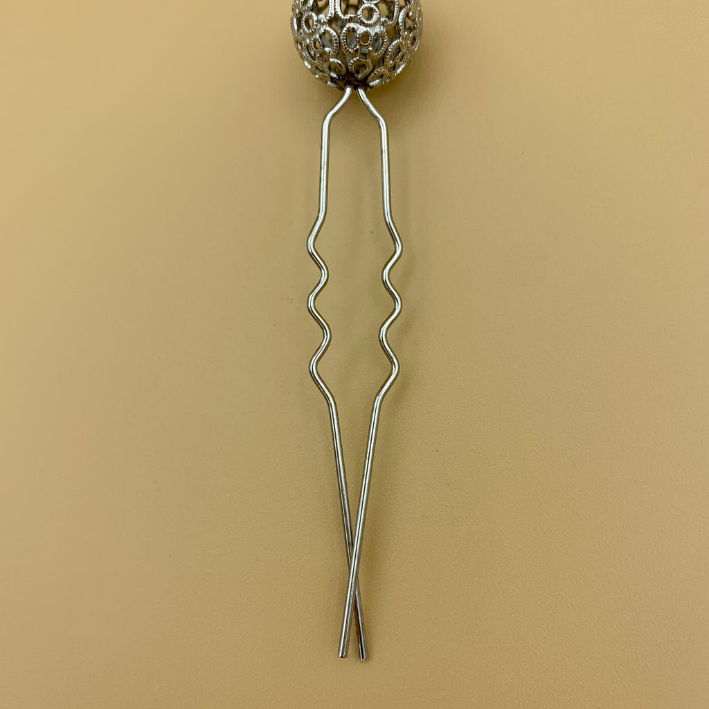 Haarnadel mit filigraner Kugel in Altsilber