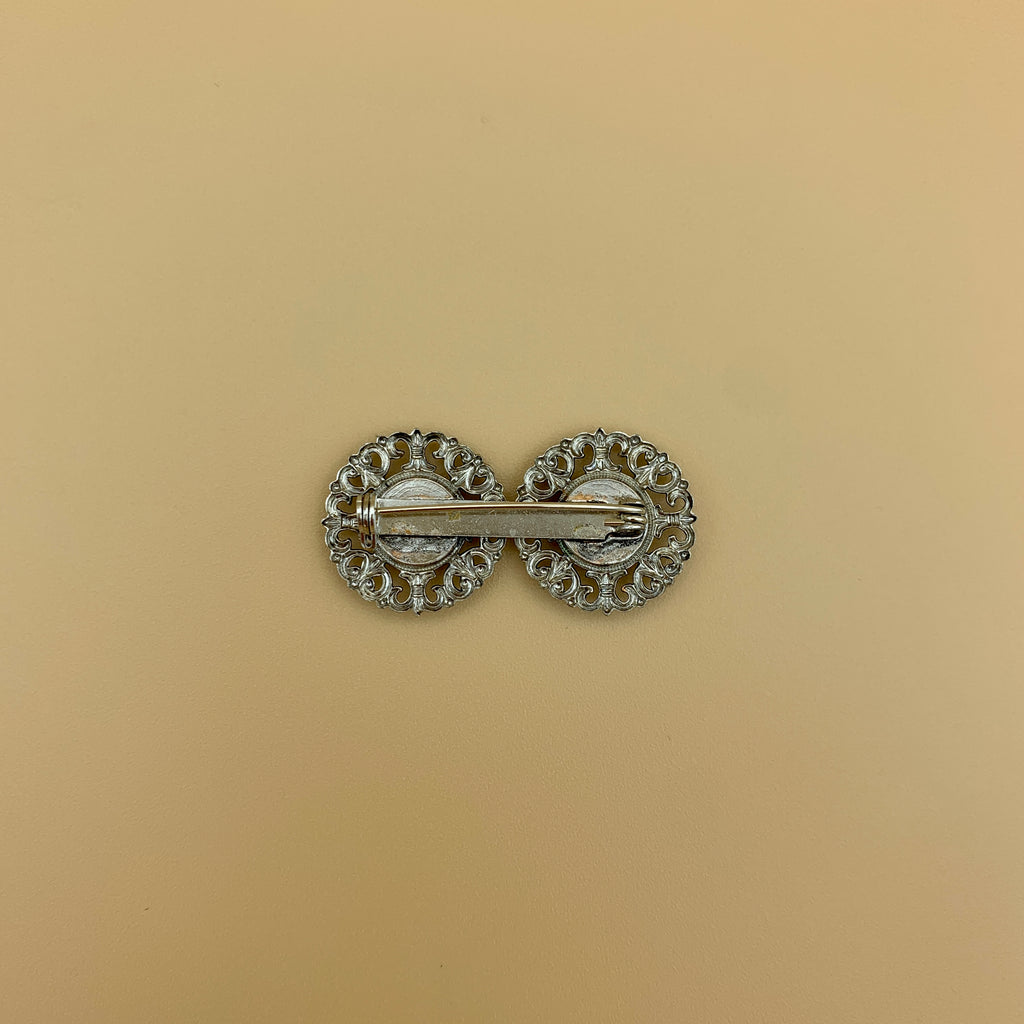 Filigrane Anstecknadel „Fabienne“ in Altsilber mit Rosen-Einlage