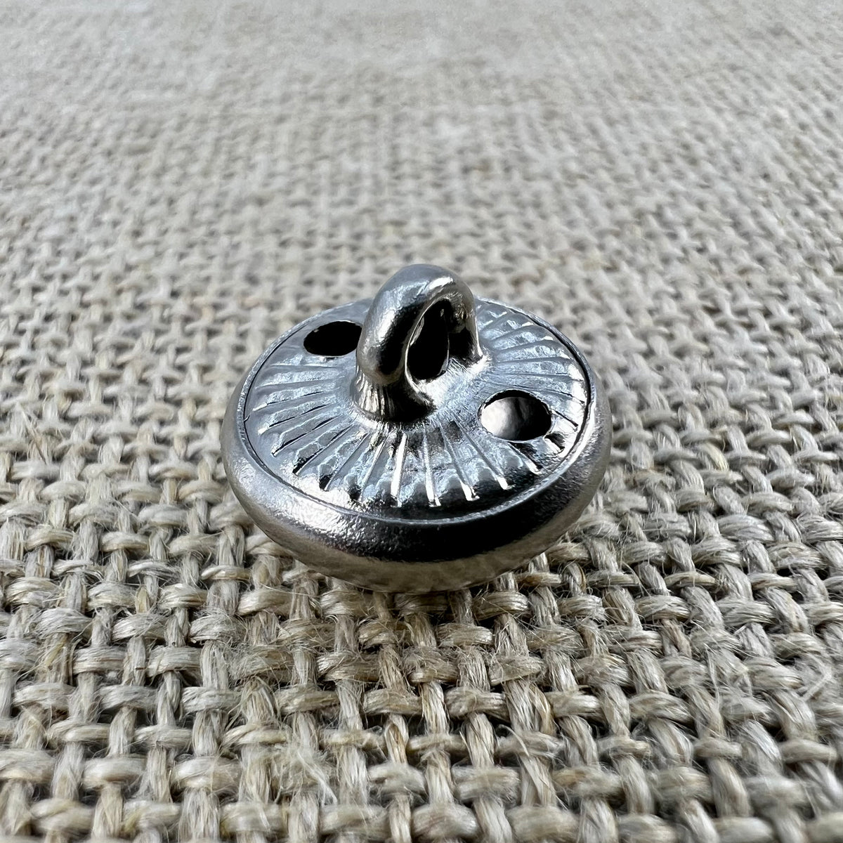 Kugelknopf in Altsilber, klassischer Westenknopf