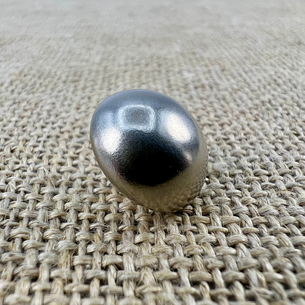 Kugelknopf in Altsilber, klassischer Westenknopf