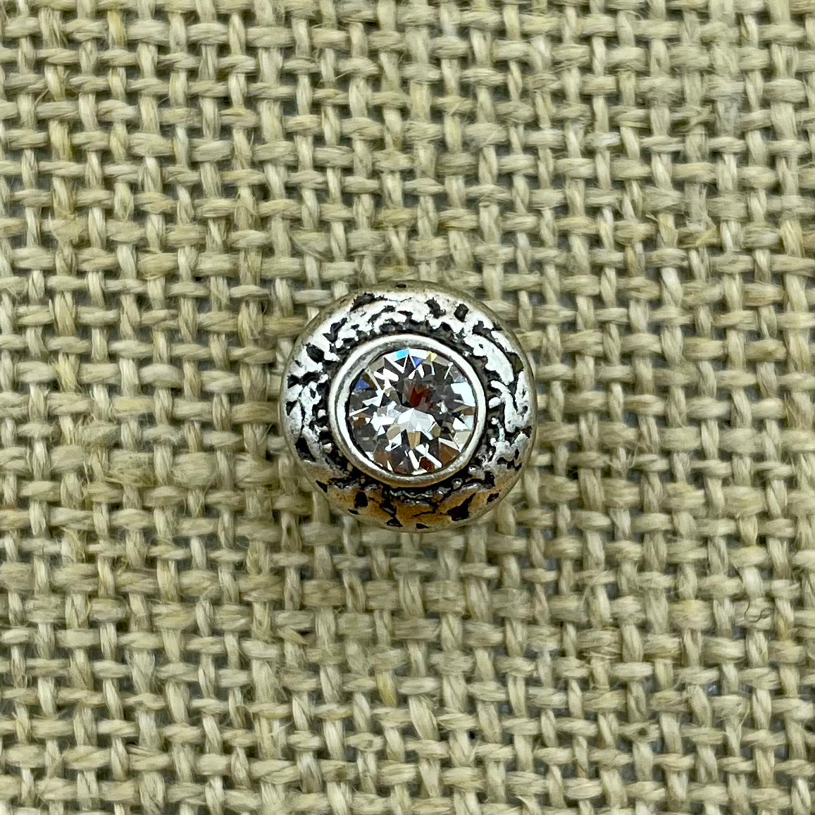 Kleiner Trachten-Knopf aus Metall mit gefasstem Swarovski®-Stein