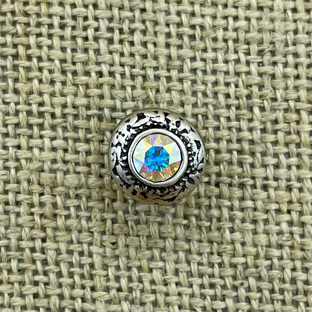 Kleiner Trachten-Knopf aus Metall mit gefasstem Swarovski®-Stein