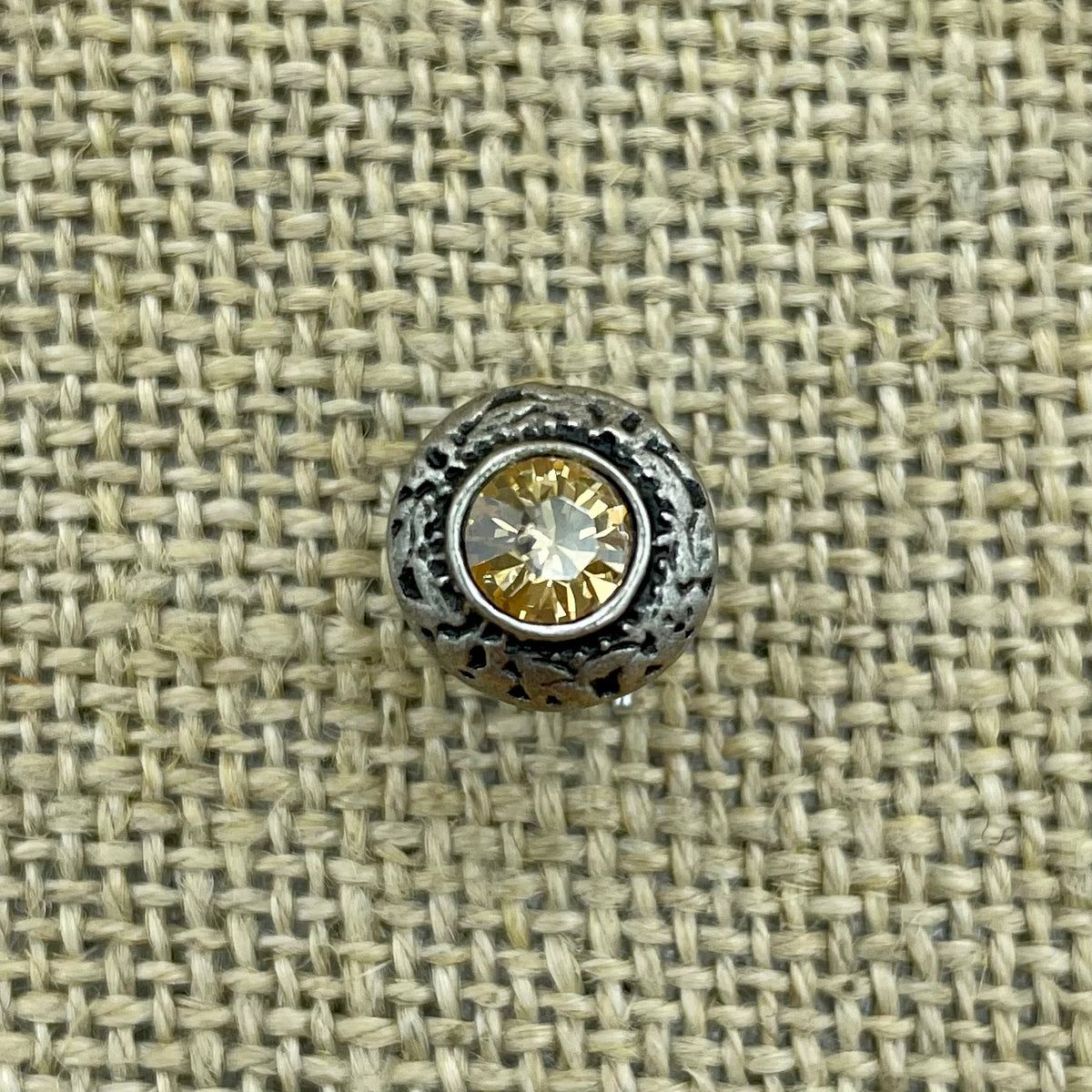 Kleiner Trachten-Knopf aus Metall mit gefasstem Swarovski®-Stein