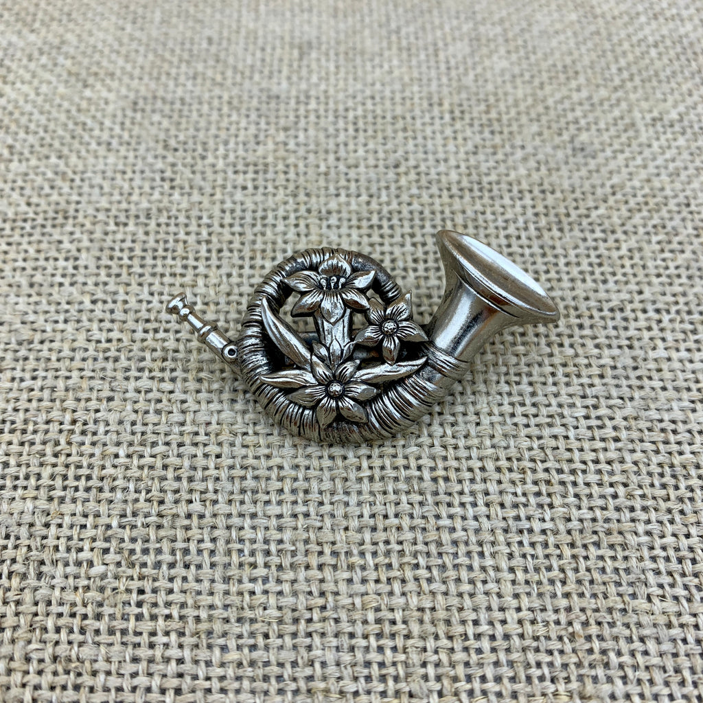 Anstecknadel in Altsilber, Horn mit aufgesetztem Edelweiß