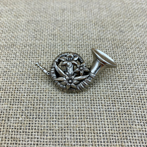 Anstecknadel in Altsilber, Horn mit aufgesetztem Edelweiß