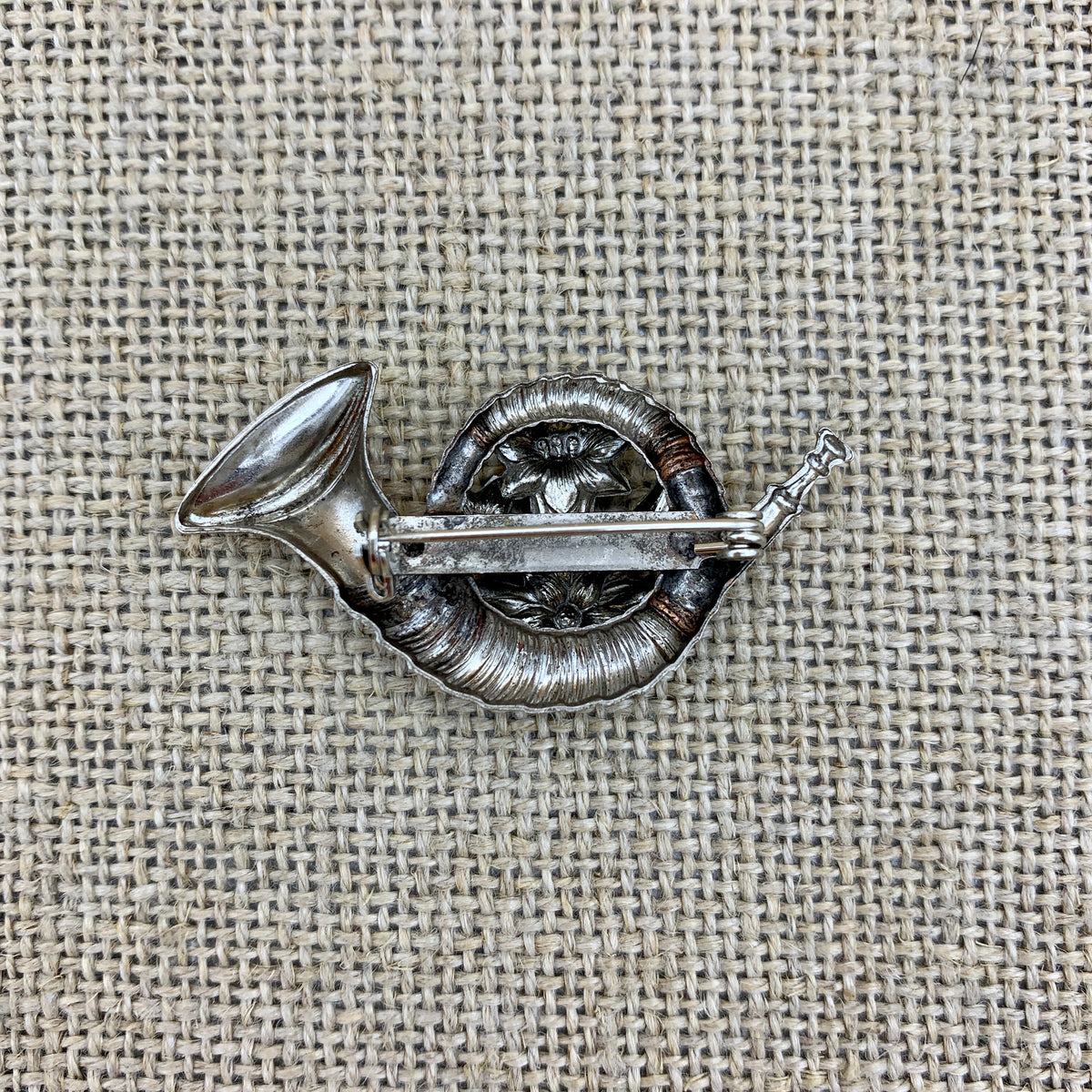 Anstecknadel in Altsilber, Horn mit aufgesetztem Edelweiß