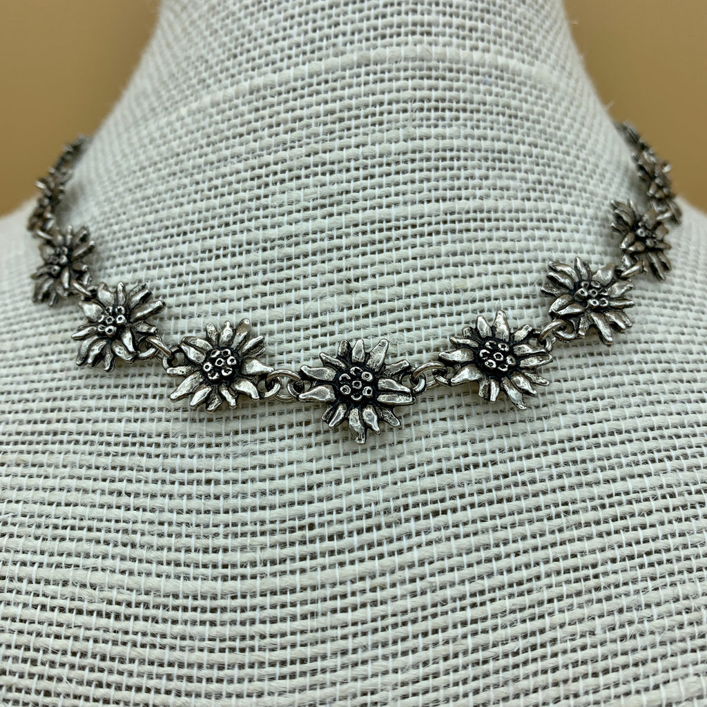 Halskette „Edelweiß“, Kette aus Edelweiß-Gliedern in Altsilber