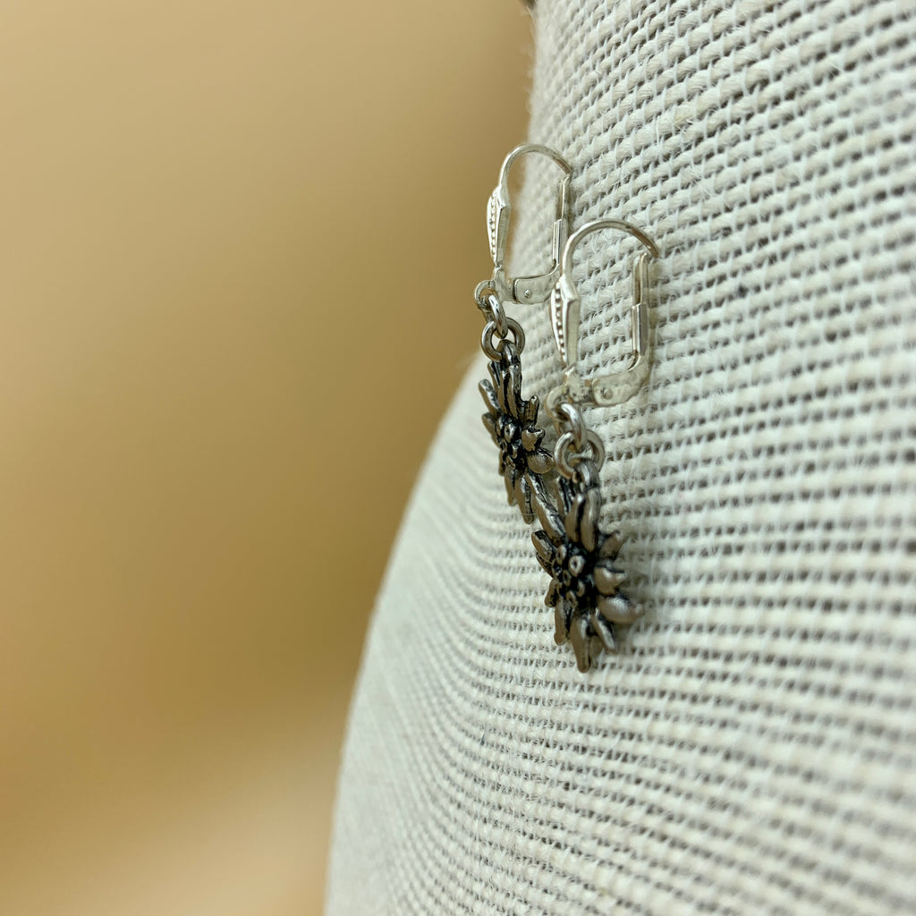 Ohrringe „Edelweiß“ aus Edelweiß-Teilen in Altsilber