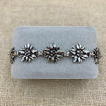 Armband „Edelweiß“, Kette aus Edelweiß-Gliedern in Altsilber