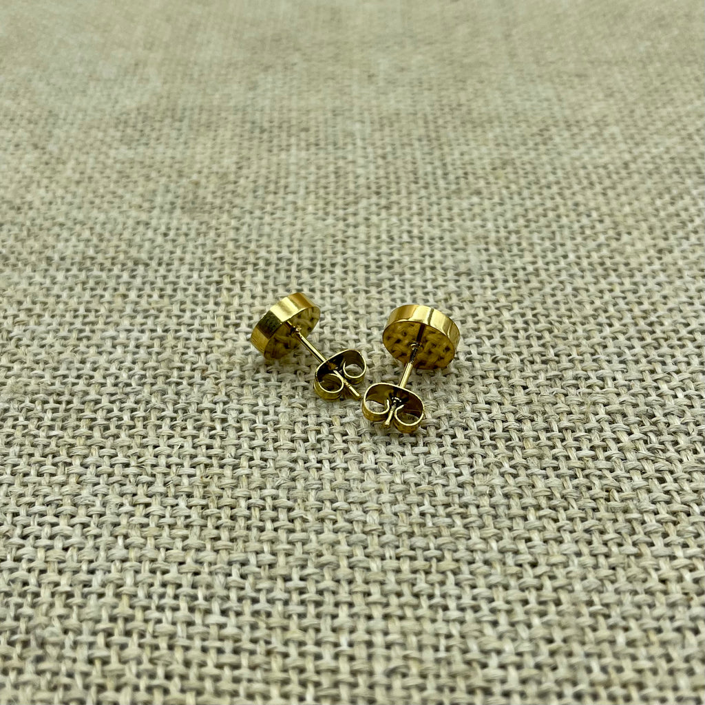 Goldfarbene Ohrringe mit farbiger Einlage