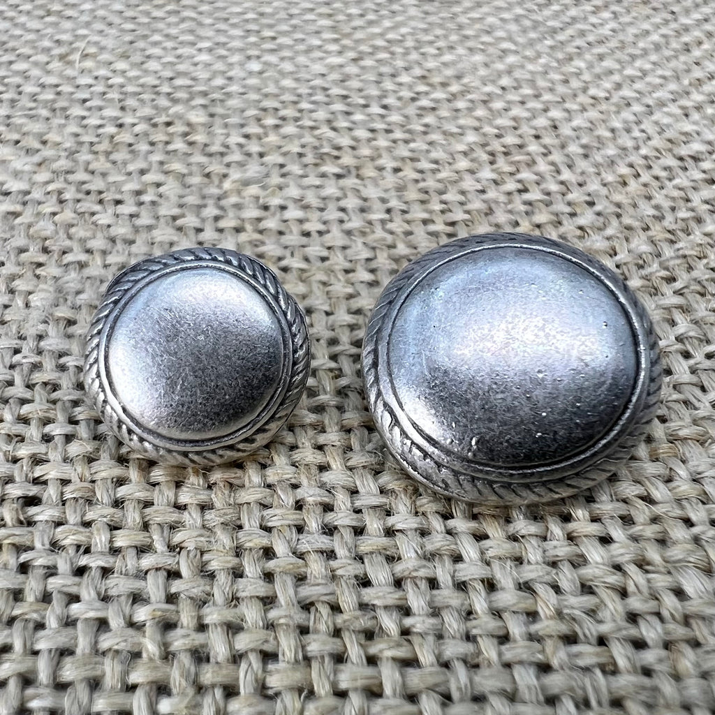 Knopf „Antik“ in Altsilber, glatter Knopf mit filigranem Rand