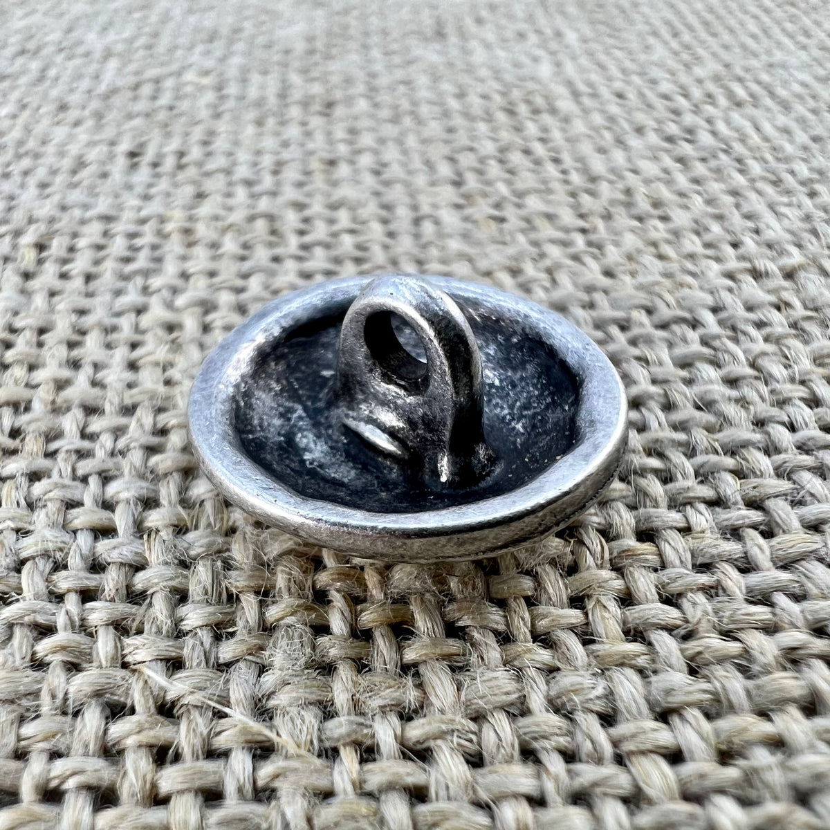 Knopf „Antik“ in Altsilber, glatter Knopf mit filigranem Rand