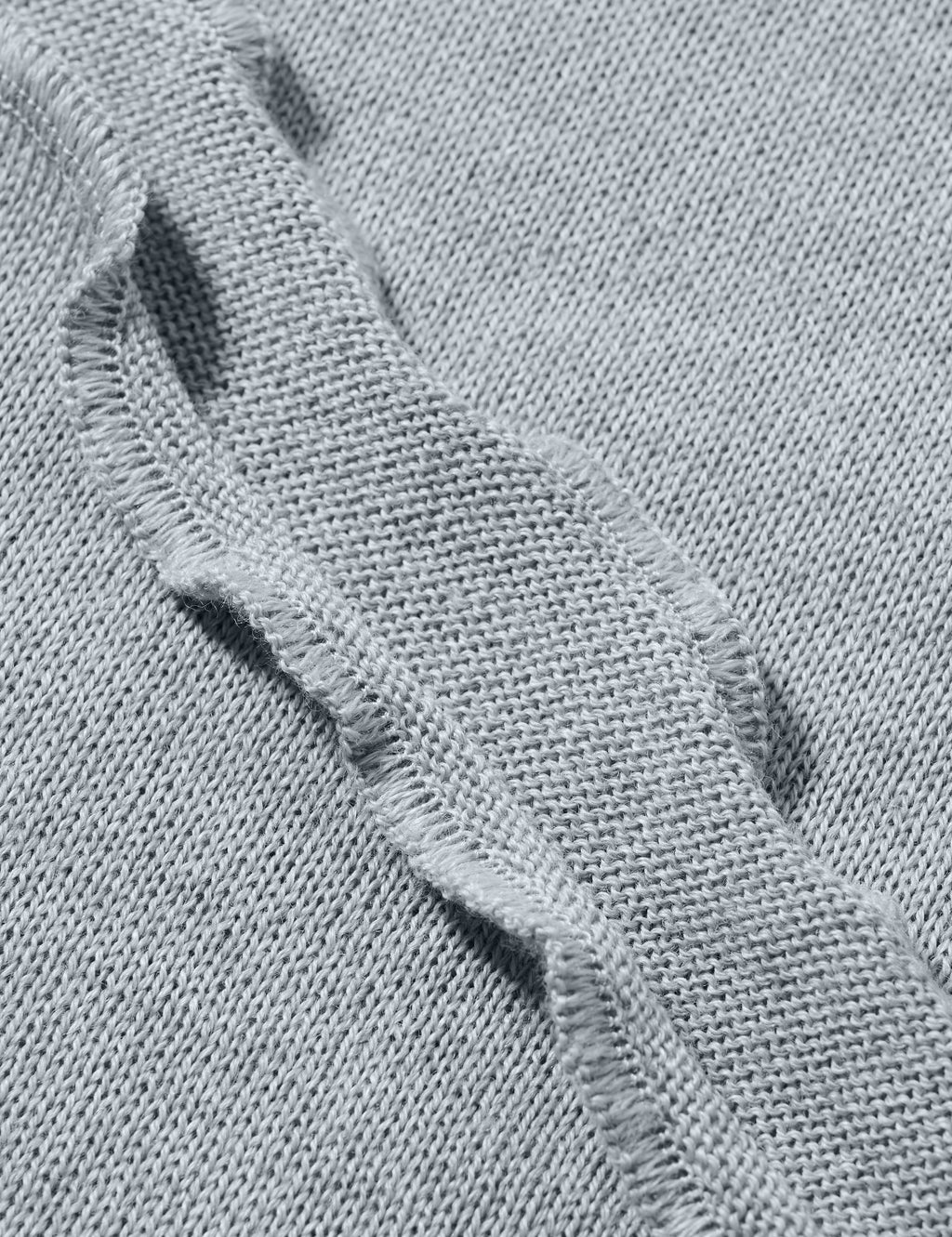Fein gestrickte Merino-Strickstola mit Wellensaum