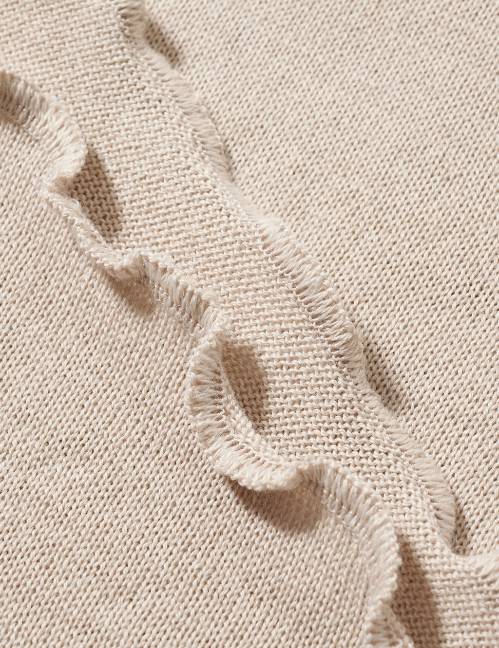 Fein gestrickte Merino-Strickstola mit Wellensaum