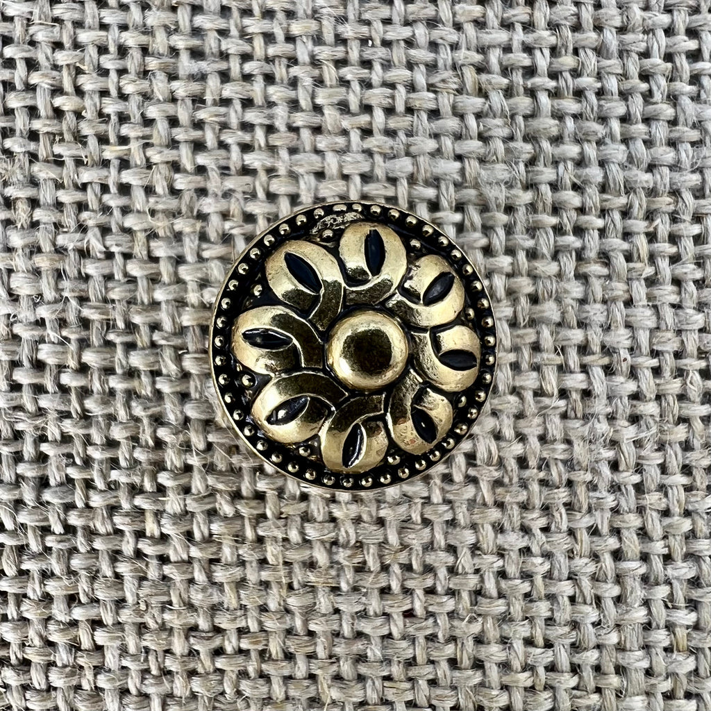 Antiker Knopf in Altgold mit Rankenmotiv