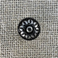 Antiker Knopf in Altsilber mit Rankenmotiv