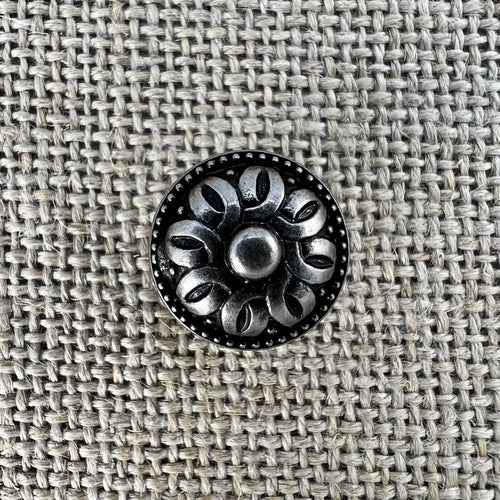 Antiker Knopf in Altsilber mit Rankenmotiv