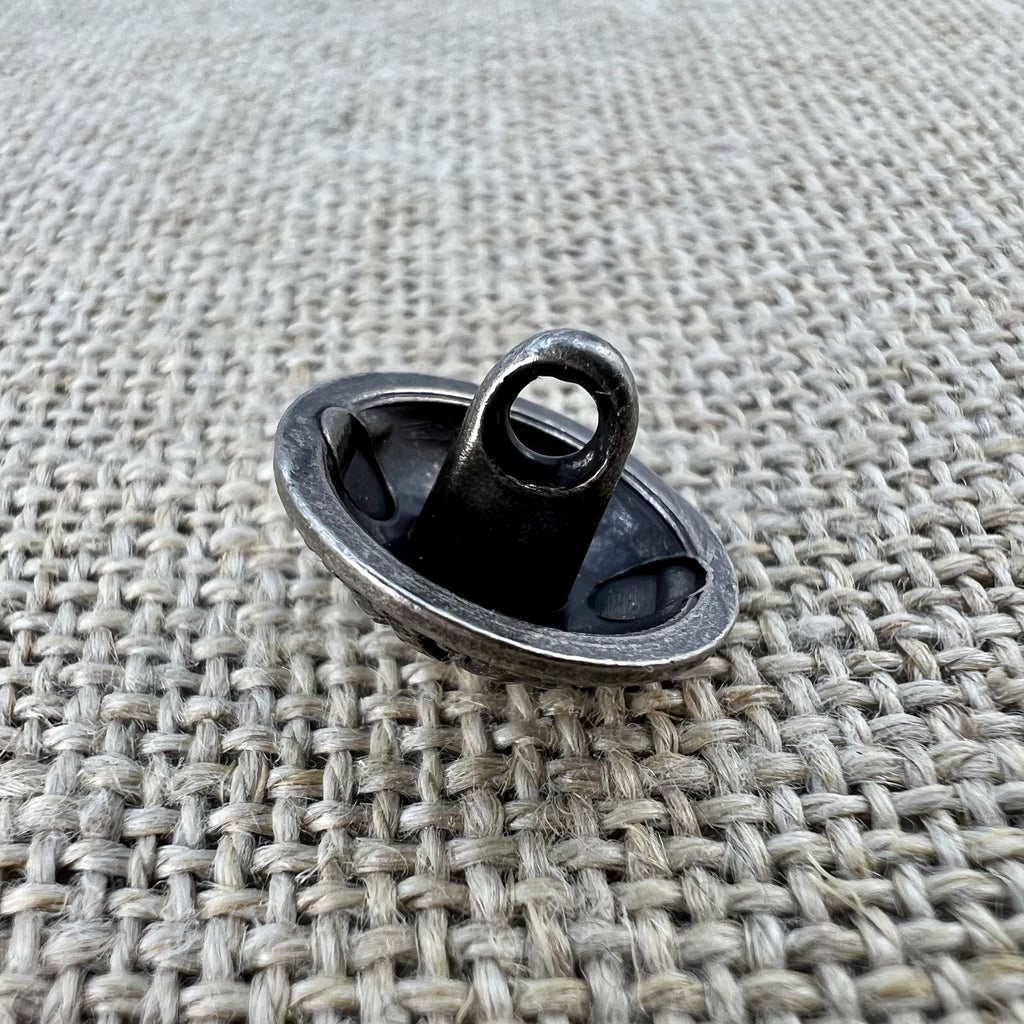 Antiker Knopf in Altsilber mit Rankenmotiv