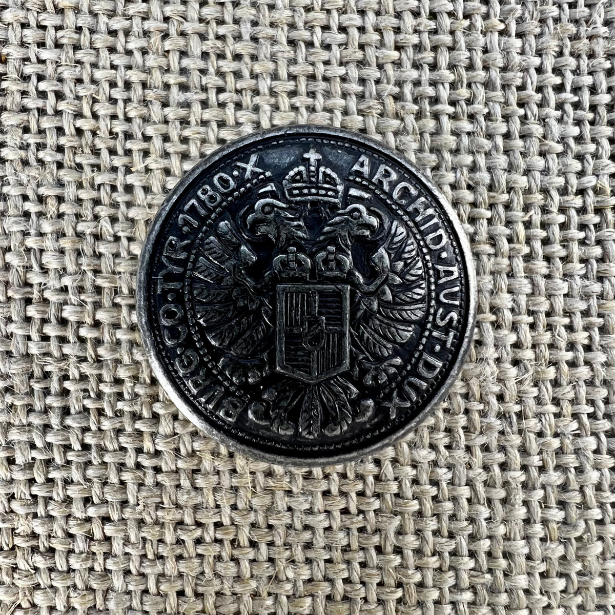 Theresien-Talerknopf in Altsilber, Münzknopf nach dem Taler von 1780