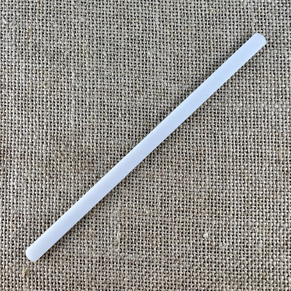 Weiße Miederstäbchen aus Kunststoff